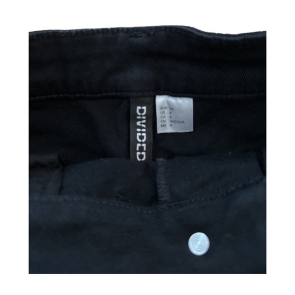 Shorts - Picture 3 of 3